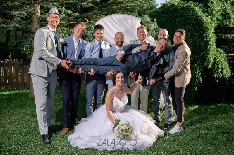 Esküvői fotó - csoportkép - ZalaFoto