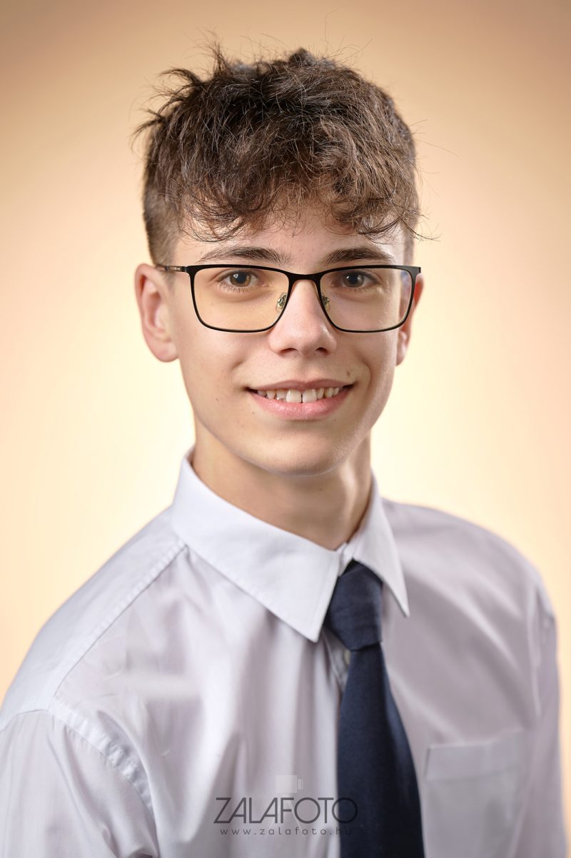 Zalaegerszegei végzős diák tablóképe